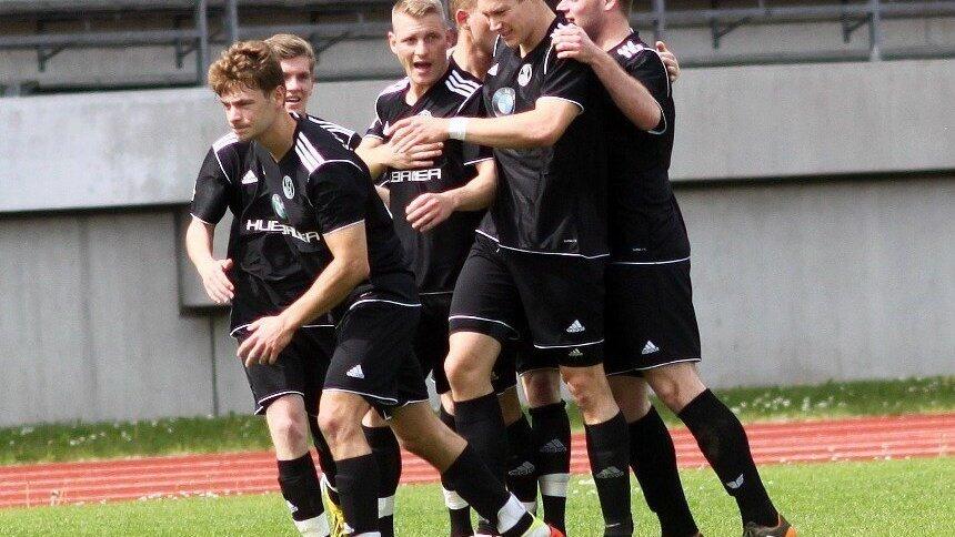 Die SpVgg Landshut schenkte gegen Rosenheim eine 2:0 Führung wieder her (Foto: Herrmann). Die SpVgg Landshut schenkte gegen Rosenheim eine 2:0 Führung wieder her (Foto: Herrmann).