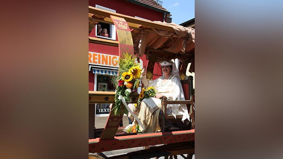 Die schönsten Augenblicke des historischen Drachenstich-Festzuges 2016. Die schönsten Augenblicke des historischen Drachenstich-Festzuges 2016.