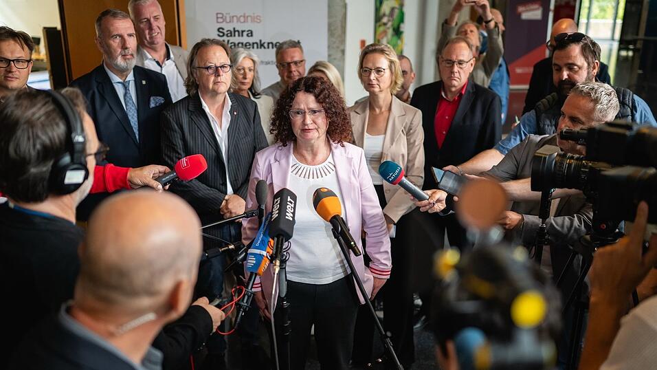 Die Fraktionsvorsitzende des BSW im Th&uuml;ringer Landtag, Sigrid Hupach (M), erkl&auml;rt das Votum der Landtagsfraktion.