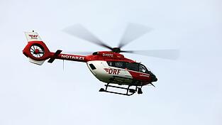 Der schwer verletzte Mann wurde in ein Krankenhaus geflogen. (Symbolbild)