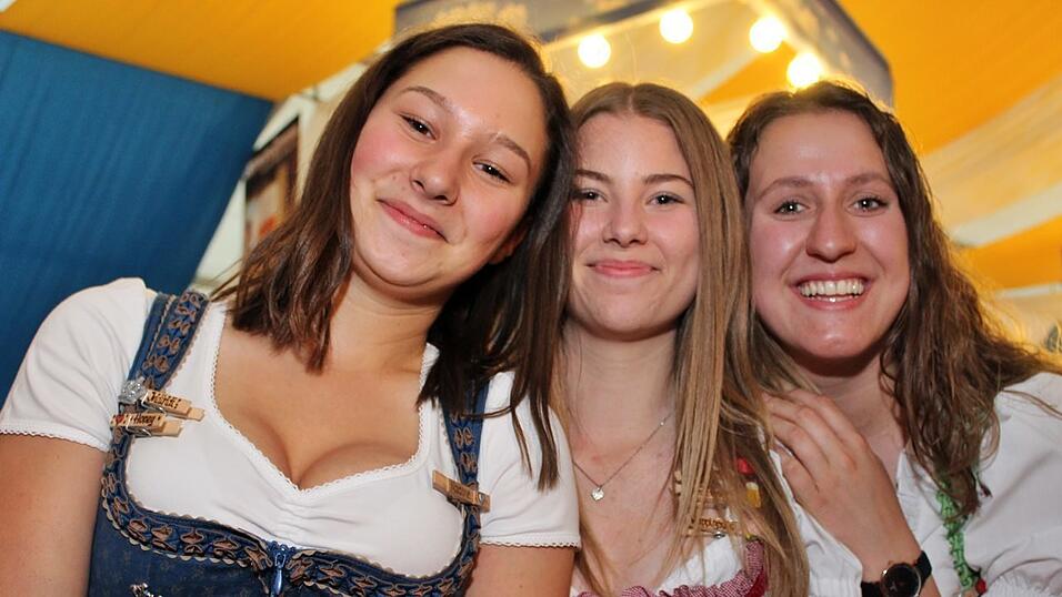 Auch am Freitag war super Stimmung am Ergoldinger Volksfest. Auch am Freitag war super Stimmung am Ergoldinger Volksfest.