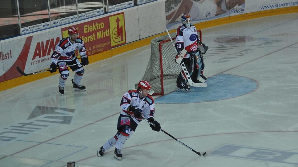 Die Deggendorfer messen sich mit zwei Aufsteigern in Folge. Die Deggendorfer messen sich mit zwei Aufsteigern in Folge.