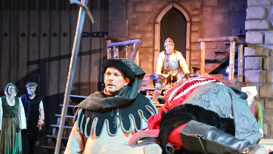 Bilder der Gruppe 'Gr&uuml;n' des Drachenstich-Festspiels.