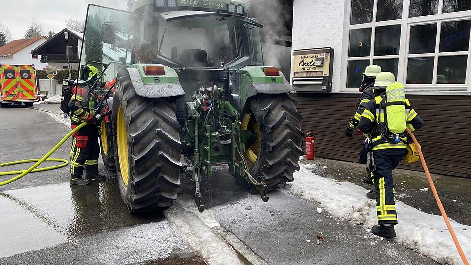 Der Traktor ist wohl ein Totalschaden.