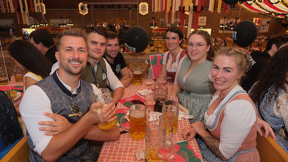 Die Partybilder vom Mittwoch, 16. August 2023, aus dem Festzelt Krönner. Die Partybilder vom Mittwoch, 16. August 2023, aus dem Festzelt Krönner.