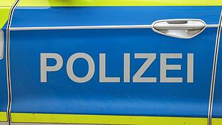 Gegen den Mann wurde nun Haftbefehl erlassen - unter anderem wegen räuberischer Erpressung. (Symbolfoto)