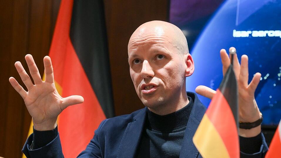 Laut Scherf wird das geplante Verteidigungssystem im All sicherstellen, «dass Europa den Kampf um seine Souveränität gewinnt.» Laut Scherf wird das geplante Verteidigungssystem im All sicherstellen, «dass Europa den Kampf um seine Souveränität gewinnt.»