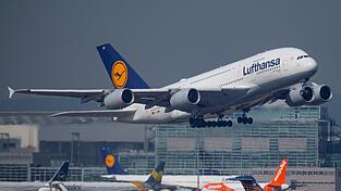 Ein Airbus A380 der Lufthansa ist ohne Passagiere von Abu Dhabi in Richtung M&uuml;nchen gestartet. (Archivbild)