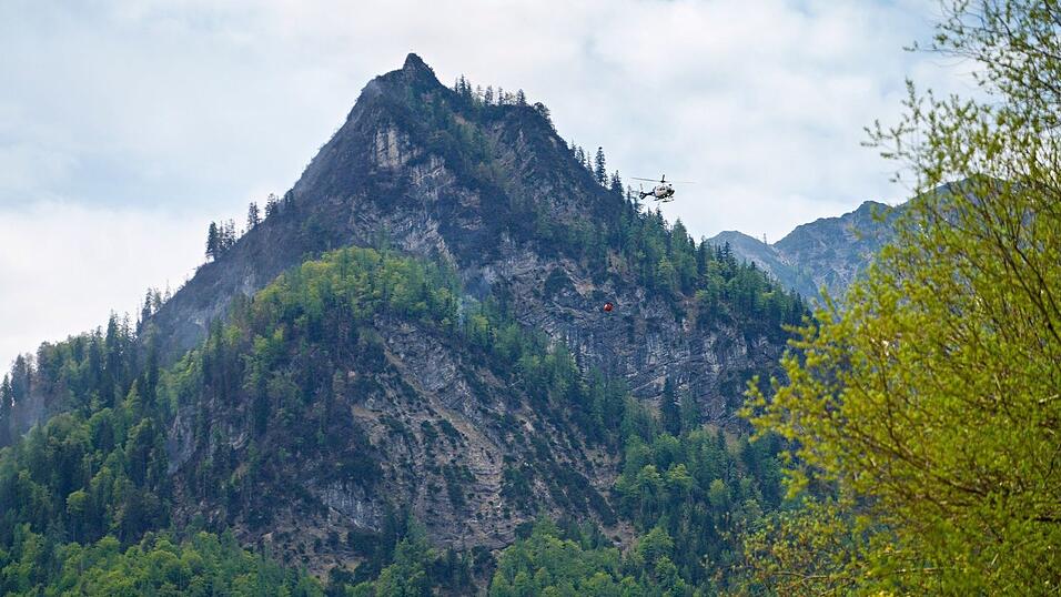 Nach dem Waldbrand am Saur&uuml;sselkopf muss die Feuerwehr nochmals ausr&uuml;cken. (Archivbild)
