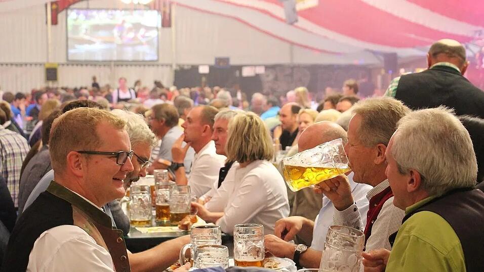 Zusammensitzen, ratschen und feiern - so soll es auch heuer sein, wenn erstmals nach sechs Jahren wieder ein Volksfest stattfindet.