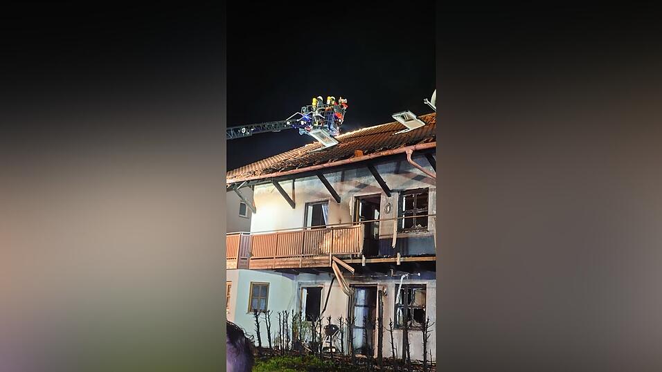 Bei dem Brand waren circa 120 Feuerwehrler vor Ort.