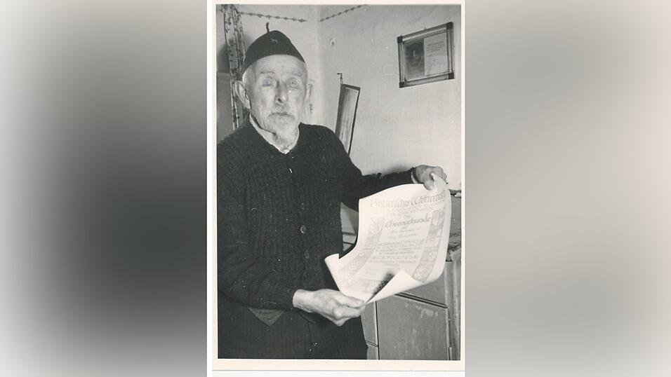 Auch der Vorsitzende der Heimatlergemeinde, Franz Schraufstetter, lie&szlig; sich zu Naziparolen hinrei&szlig;en.