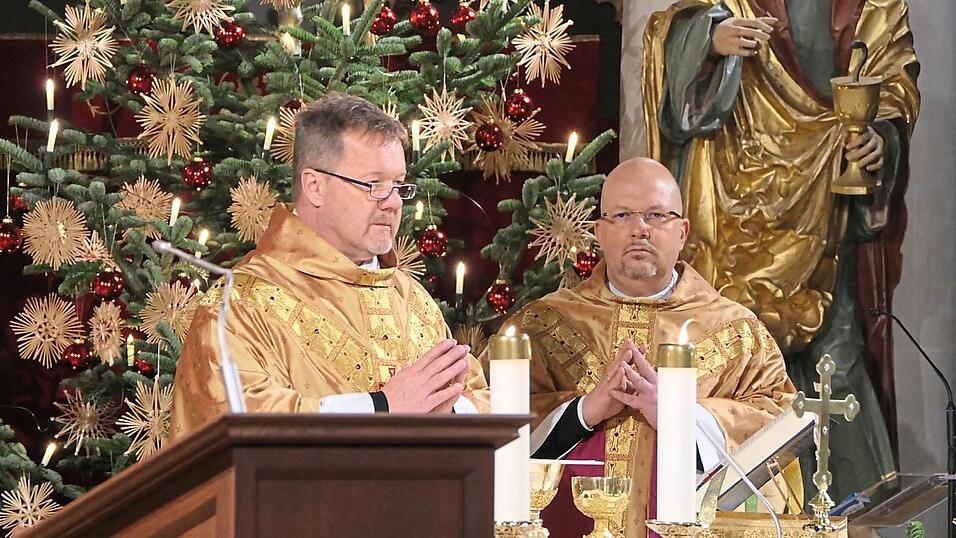 Pfarrer Hermann H&ouml;llm&uuml;ller (links) und Pfarrer Christian S&uuml;&szlig;.