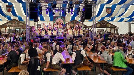 Die Polizei Bad Kötzting zieht eine grundsätzlich erfreuliche Bilanz zum ersten Volksfestwochenende.