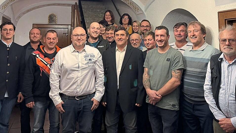 Die Listenkandidaten der Freien W&auml;hler der Altgemeinde Atzlern/Neukirchen f&uuml;r die Kommunalwahl