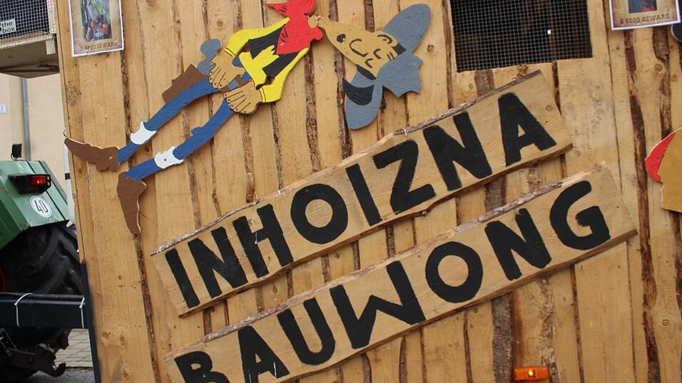 Viele Faschings-Fans haben sich am Samstag den Umzug in Langenbach angesehen. Viele Faschings-Fans haben sich am Samstag den Umzug in Langenbach angesehen.