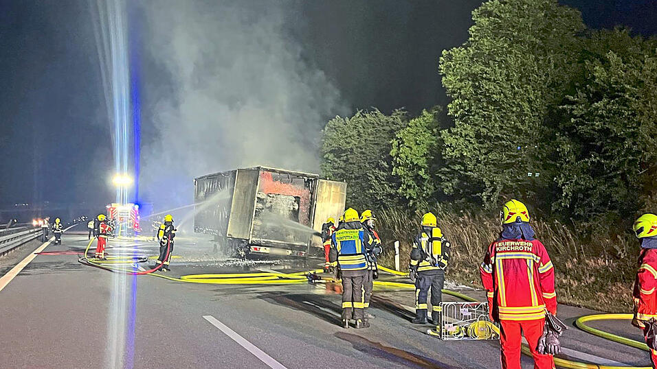 Viel Wasser wurde von den Feuerwehren für die Löscharbeiten benötigt.