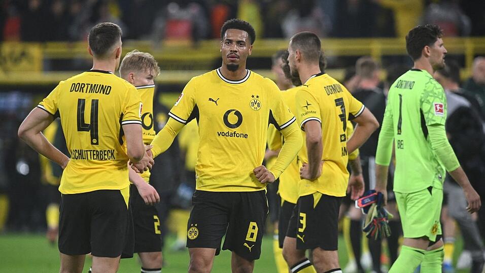 Felix Nmecha (M) und Borussia Dortmund haben gegen Werder Bremen sp&auml;t zwei Punkte verschenkt.