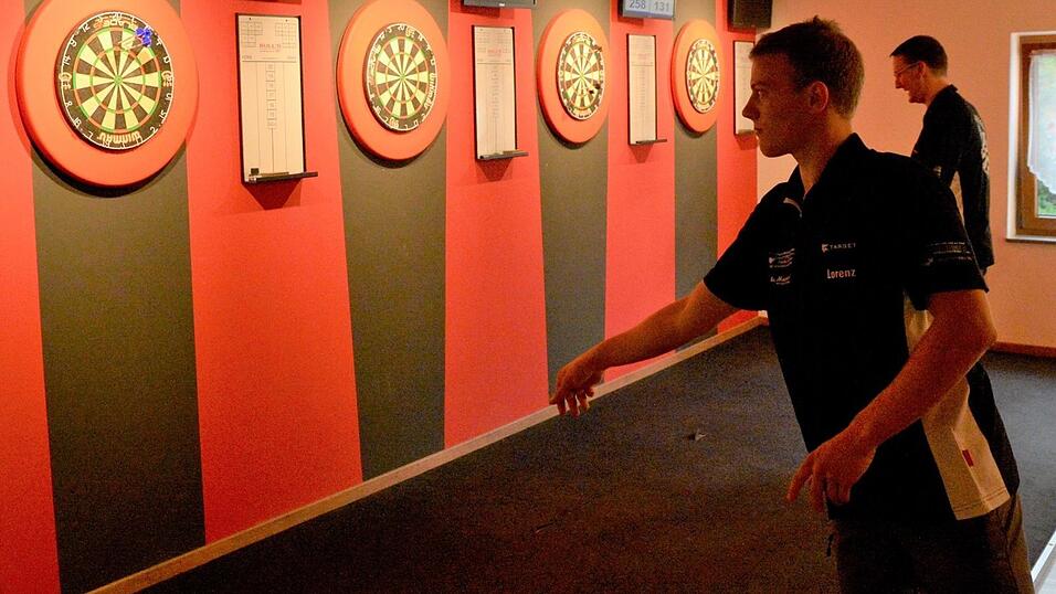 Ruhige Hand, kühler Kopf - beim Darts kommt es nicht nur auf das Werfen an.