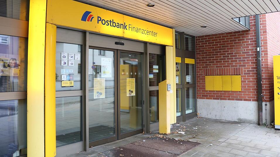 Postkasten und Briefmarkenautomat sind schon im August abmontiert worden. Nun schlie&szlig;t im Januar auch das Postbank-Center.