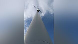 Stehen die Windräder zu dicht? In Grafenkirchen rumort es angesichts der Pläne der Regionalwerke, Windparks zu errichten.  Foto: Jasmin Gassner