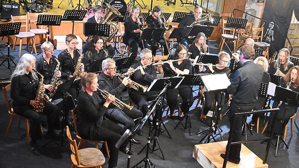 Das „Gebläse“ ist das Geisenhausener Bläserensemble, entstanden aus der früheren Bläserklasse für Erwachsene.