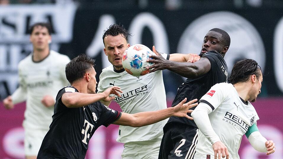 Kampf um jeden Ball im Borussia-Park. Kampf um jeden Ball im Borussia-Park.