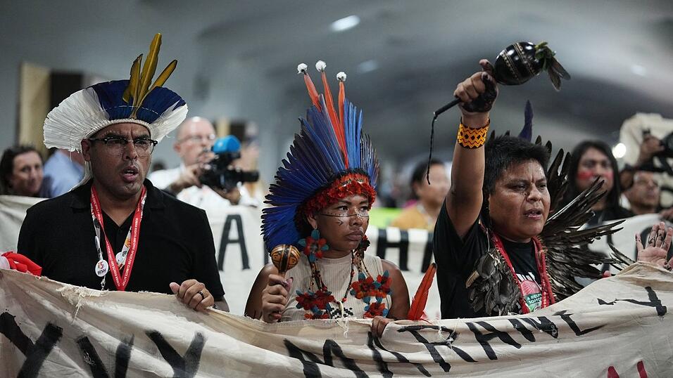 Auch Indigene demonstrierten auf dem Tagungsgelände.