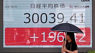 Der Nikkei-225-Index steigt und steigt. Der Nikkei-225-Index steigt und steigt.
