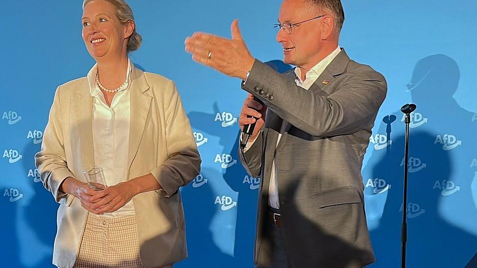 Die AfD-Chefs Alice Weidel und Tino Chrupalla äußern am Vorabend die Hoffnung, dass es nicht zu Gewalt rund um den Parteitag kommt. Die AfD-Chefs Alice Weidel und Tino Chrupalla äußern am Vorabend die Hoffnung, dass es nicht zu Gewalt rund um den Parteitag kommt.