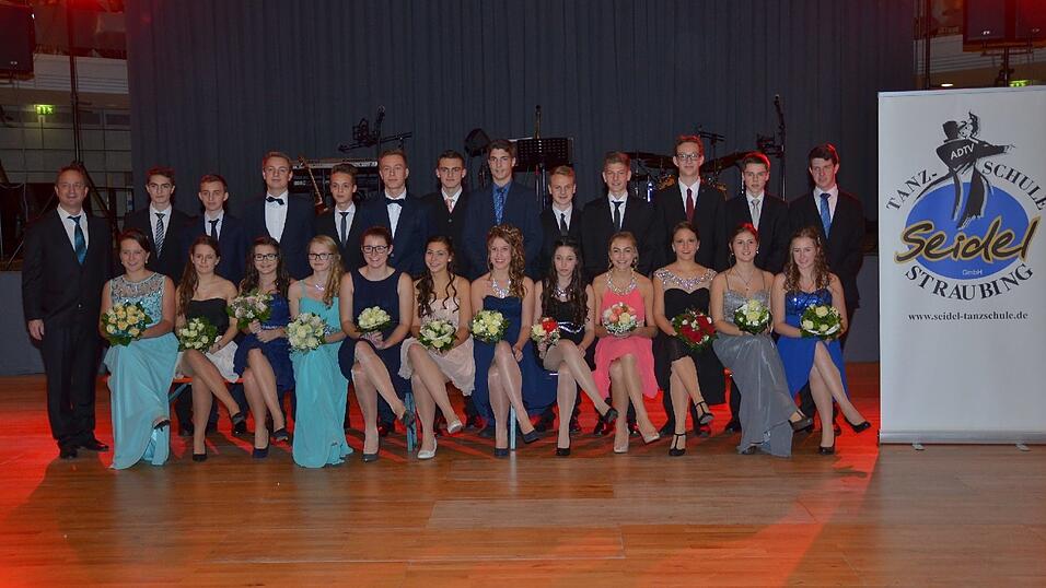 Die Bilder vom Abschlussball der Tanzschule Seidel in der Fraunhofer-Halle am 28. November. Die Bilder vom Abschlussball der Tanzschule Seidel in der Fraunhofer-Halle am 28. November.