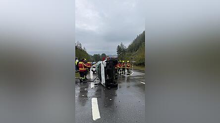 In einer scharfen Rechtskurve verlor&nbsp;der Fahrer die Kontrolle &uuml;ber seinen Wagen.