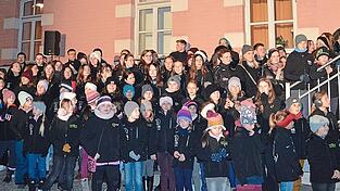 Der Hofstaat mit den P'Auer Dancers der Narrhalla Au. Der Hofstaat mit den P'Auer Dancers der Narrhalla Au.