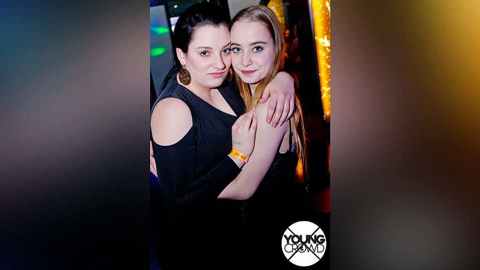 Bei der 'Young & Crowd'-Veranstaltung in der Diskothek Onyx wurde am Freitag ausgelassen gefeiert. Bei der 'Young & Crowd'-Veranstaltung in der Diskothek Onyx wurde am Freitag ausgelassen gefeiert.