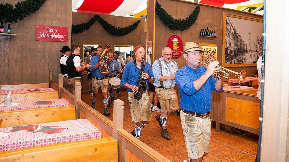 Die Partybilder vom Montag, 17. August, aus dem Festzelt Krönner. Die Partybilder vom Montag, 17. August, aus dem Festzelt Krönner.