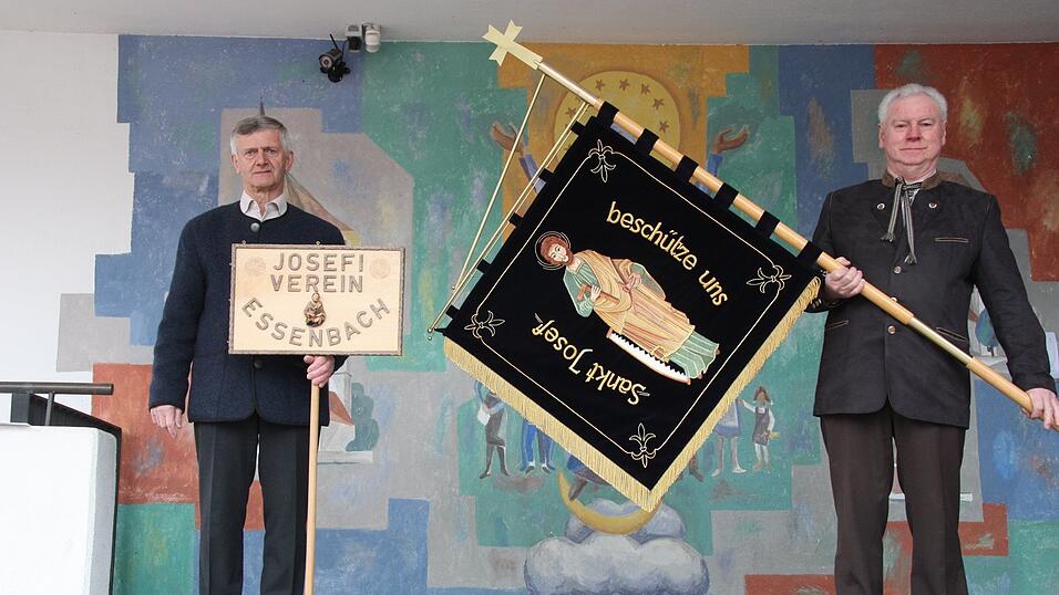 Vorsitzender Josef Sellmer (l.) und Schriftf&uuml;hrer Josef Kolbeck sind stolz auf ihren Verein.