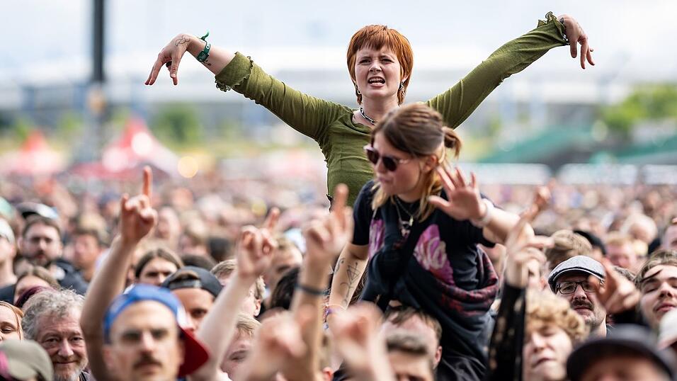 Auch die Anreise der Musikfans und der Ablauf des Open-Airs erfordert viel Logistik. (Archivbild)
