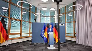 Der Kanzler spricht von einem «Desaster» - aber er will kämpfen. Der Kanzler spricht von einem «Desaster» - aber er will kämpfen.