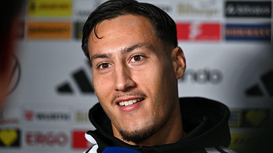 «Wenn Kloppo dich anruft, muss man hingehen.» Younes Ebnoutalib hat sich als Fußballer für Deutschland entschieden. «Wenn Kloppo dich anruft, muss man hingehen.» Younes Ebnoutalib hat sich als Fußballer für Deutschland entschieden.
