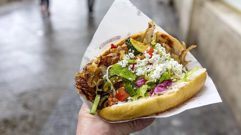 Der D&ouml;ner ist mittlerweile zum beliebtesten Fast-Food der Deutschen avanciert. Doch wann darf ein D&ouml;ner auch so bezeichnet werden? (Symbolbild)