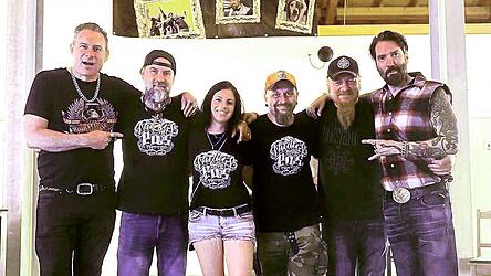 Bei Lucki Maurers „Bad Ass BBQ 2025“ in Schergengrub gab es dank Needles & Pins die Möglichkeit, sich tätowieren zu lassen. Am Samstag, 6. September, werden die Drechsels selbst zu Gastgebern.