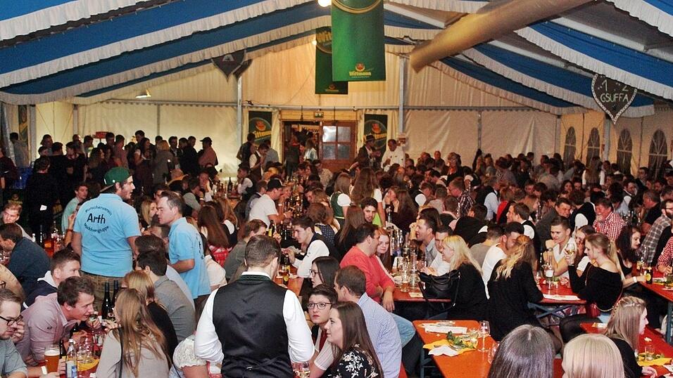 Die besten Bilder vom Wein- und Wei&szlig;bierfest des Burschenvereins Arth und der M&auml;dchengruppe.