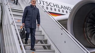 Kanzler Scholz war nur wenige Stunden in Paris. Dort erreichte ihn die Nachricht von der Messer-Attacke in Aschaffenburg.