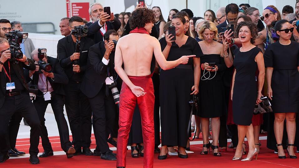 Der Schauspieler zeigte sich 2022 bei den Filmfestspielen in Venedig mit einem r&uuml;ckenfreien Outfit (Archivbild).