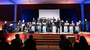 Die Fraunhofer-Jazzband unter der Leitung von Hubert Bauer sorgt für fetzige Musik.