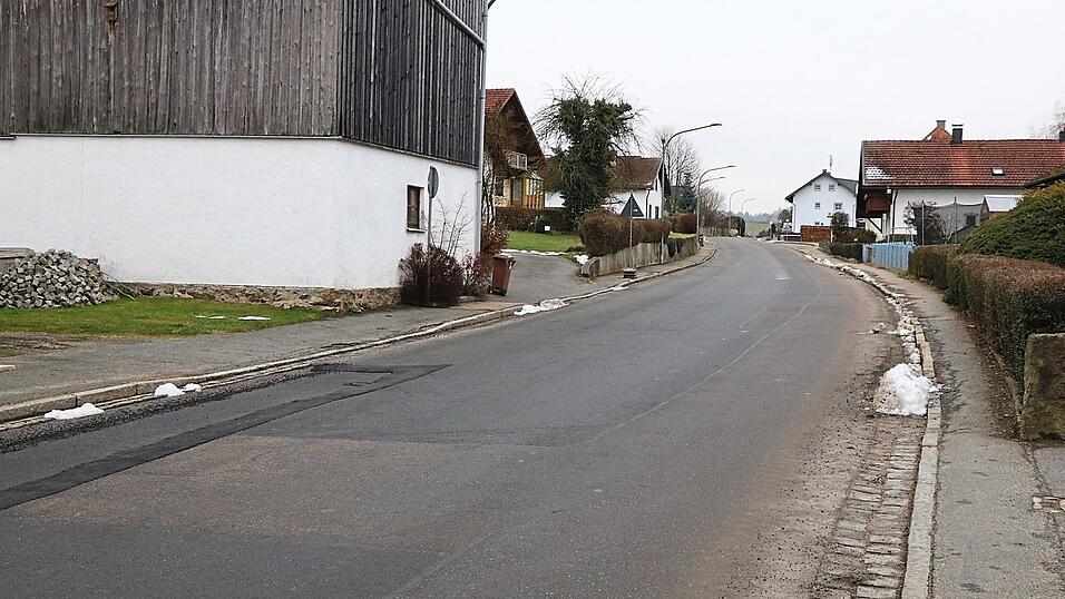 Der dritte Abschnitt der Ortsdurchfahrt Geigant erfolgt ebenfalls im Vollausbau und wird in zwei Etappen durchgeführt. Die Erste beginnt beim Gasthaus Schall und geht bis zur Zellstraße, die Zweite von der Zellstraße bis zum Ortsende auf Höhe der Autowerkstatt Gruber.