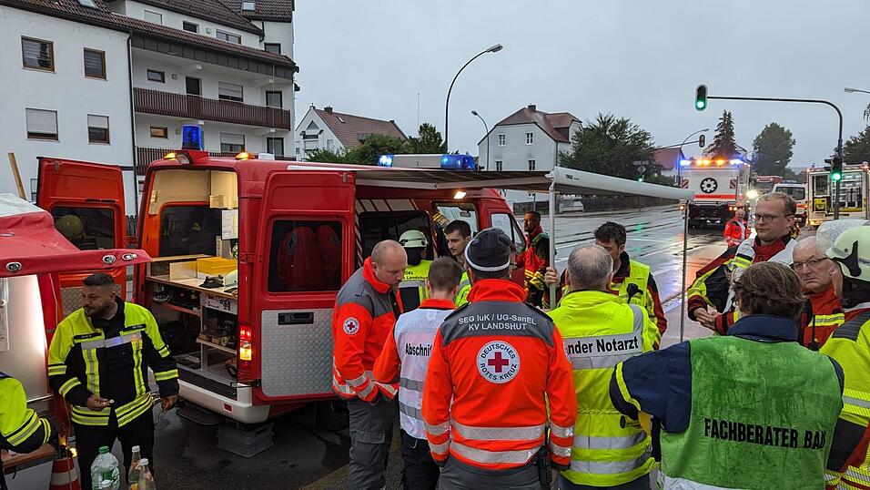 Durch ein Feuer in einer Lagerhalle der Brandt-Schokoladenfabrik in Landshut ist laut Sch&auml;tzungen der Polizei ein Millionenschaden entstanden.