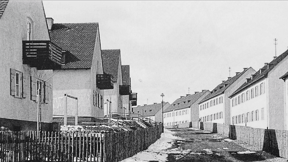 Alte Aufnahme aus den ersten Jahren der heutigen Ganghofersiedlung. Zwischen 1947 und 1951 fanden hier bis zu 5 000 Menschen ein Zuhause und schufen sich eine 'kleine Ukraine'.