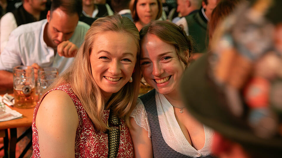 Echte Blasmusikfans lie&szlig;en sich den Montagabend im Festzelt Weckmann nicht entgehen.
