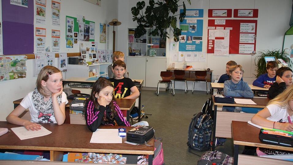 Peter und Anna versuchten sich als Fotografen und hielten die besondere Schulstunde in Bildern fest. Peter und Anna versuchten sich als Fotografen und hielten die besondere Schulstunde in Bildern fest.